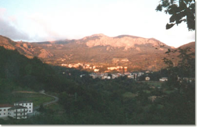 Il Castel di Campomenosi: Santo Stefano d'Aveto vista dal Castel